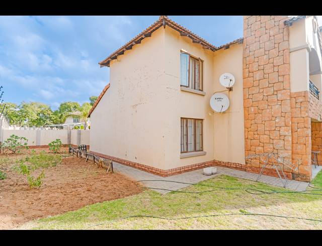 3 BEDROOM APARTMENT FOR SALE IN HALFWAY GARDENS